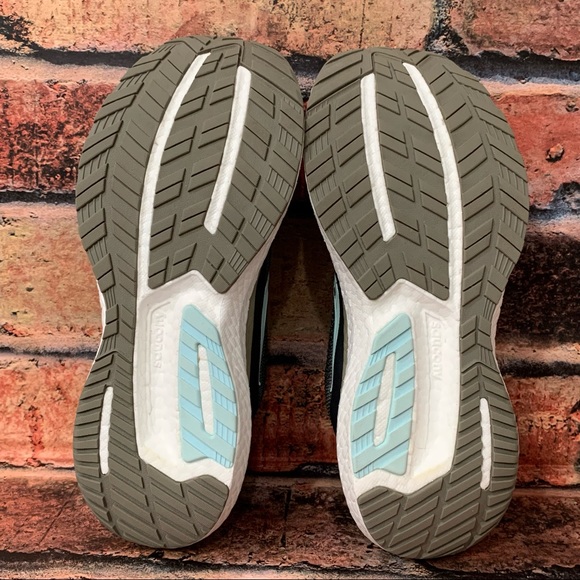 Saucony Triumph 18 Athletic Shoes - Picture 8 of 11